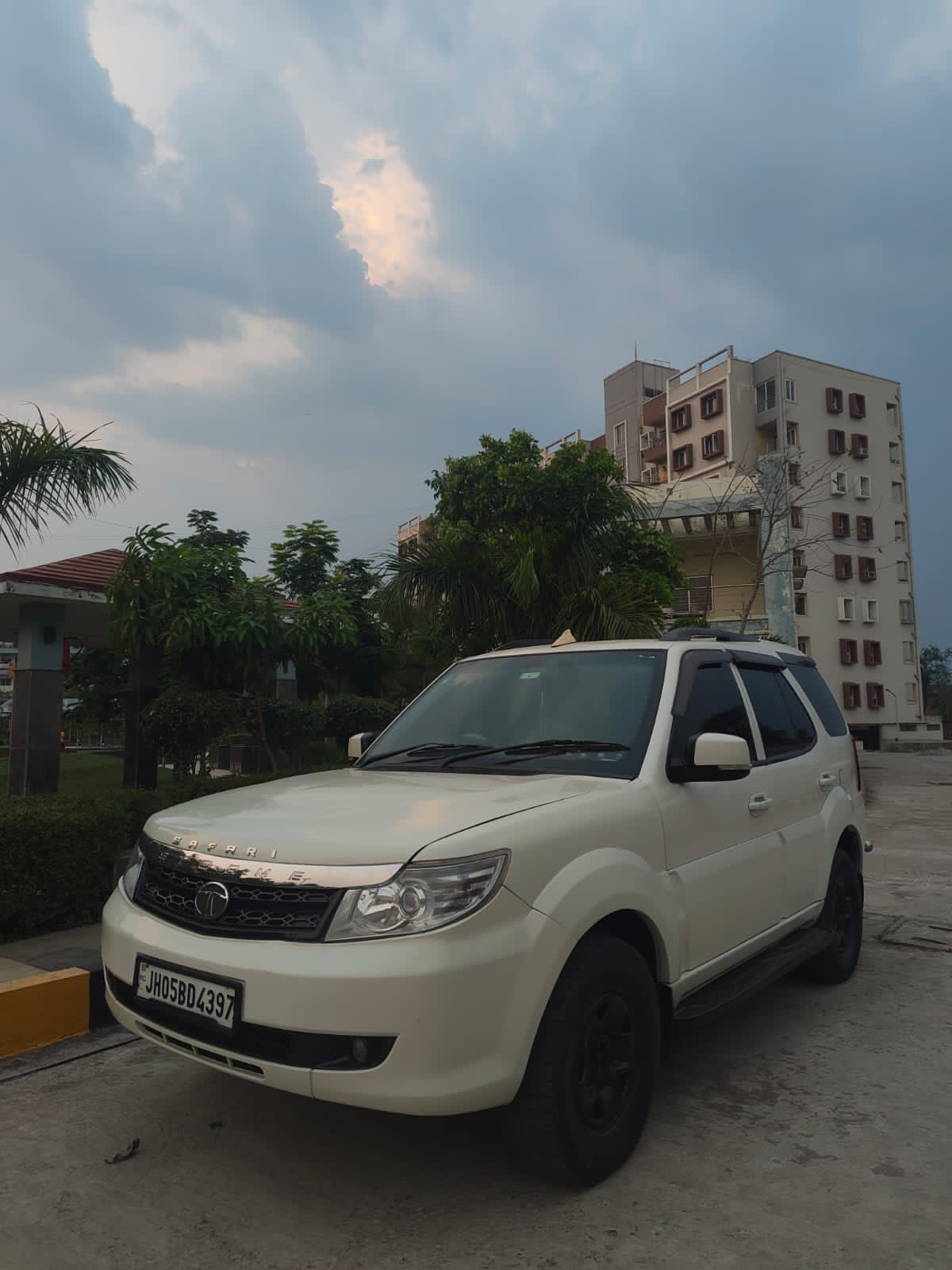 Tata SAFARI